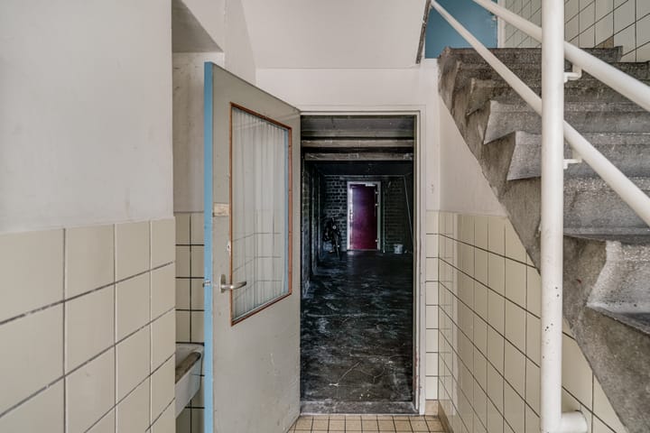 Photo 31 of Lange Wal 28-4