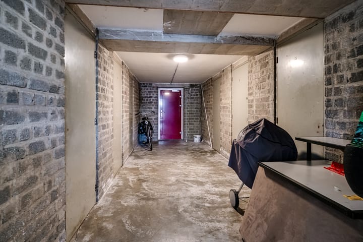 Photo 32 of Lange Wal 28-4