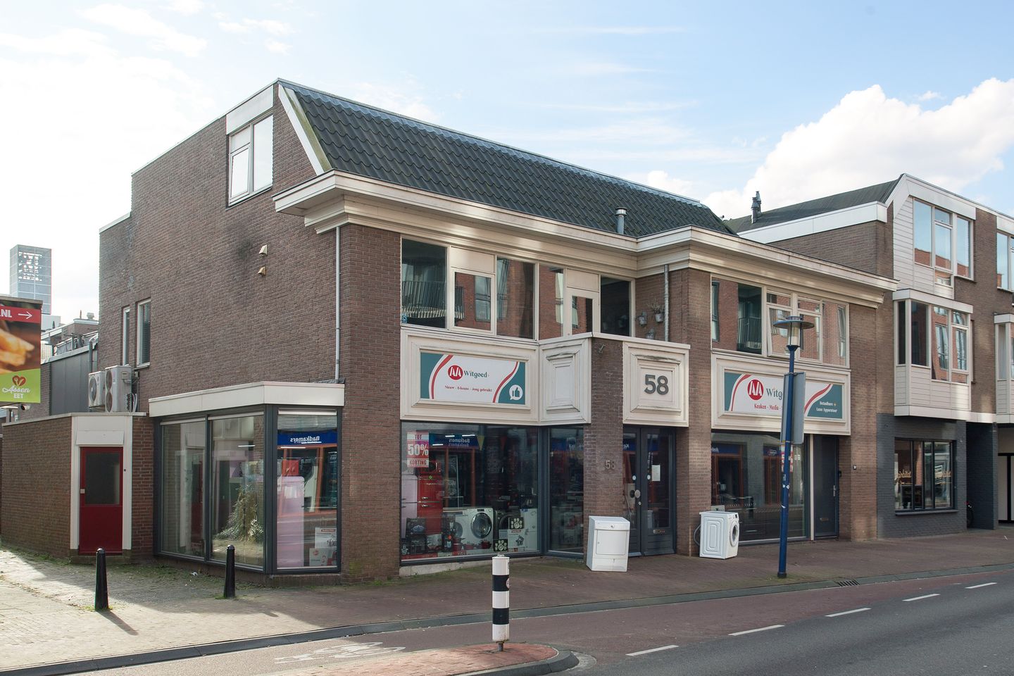View photo 2 of Rolderstraat 58