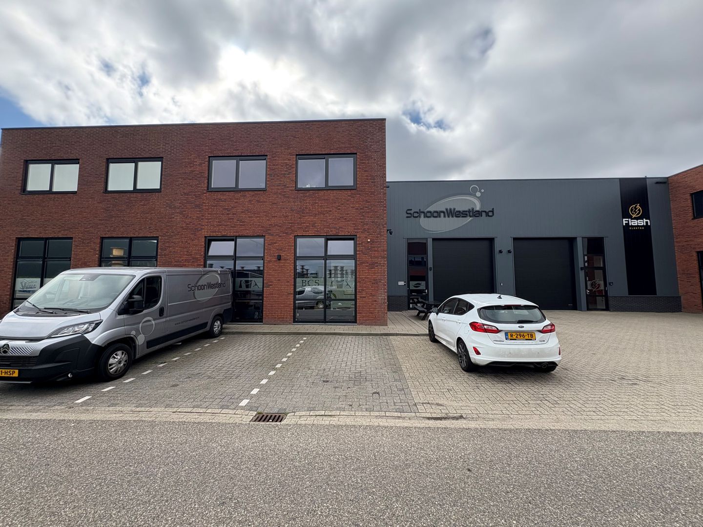 View photo 1 of Koopmanstraat 30