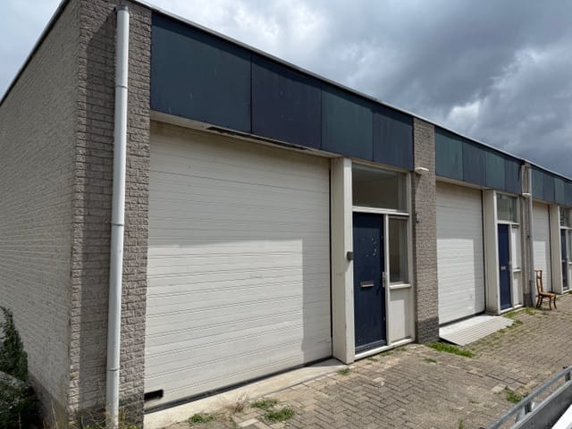 View photo 2 of Dukdalfweg 17-G