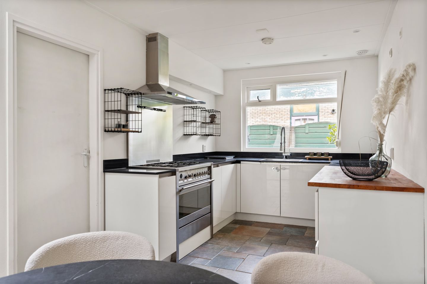 Foto 14 van Middelharnissestraat 12