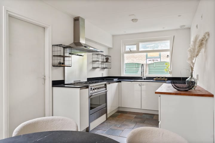 Foto 14 van Middelharnissestraat 12