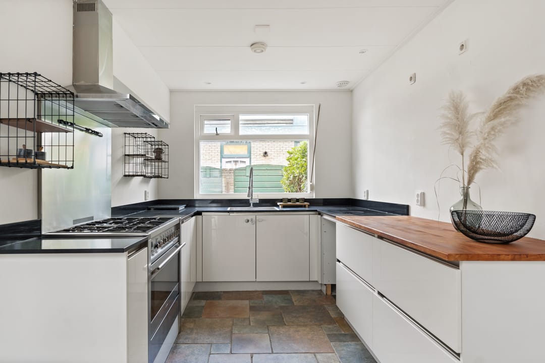 Foto 16 van Middelharnissestraat 12