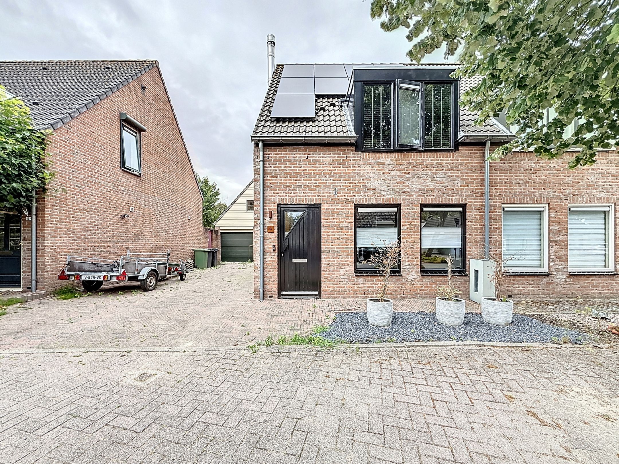 Photo 3 of Hanzestraat 15