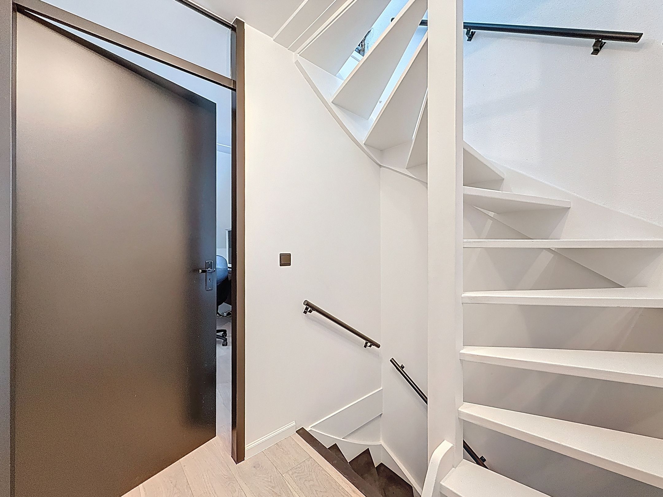 Photo 12 of Hanzestraat 15