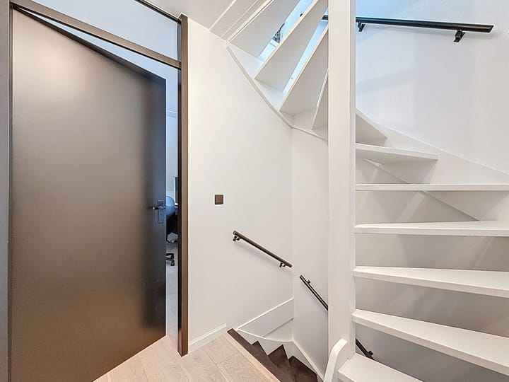 Photo 12 of Hanzestraat 15