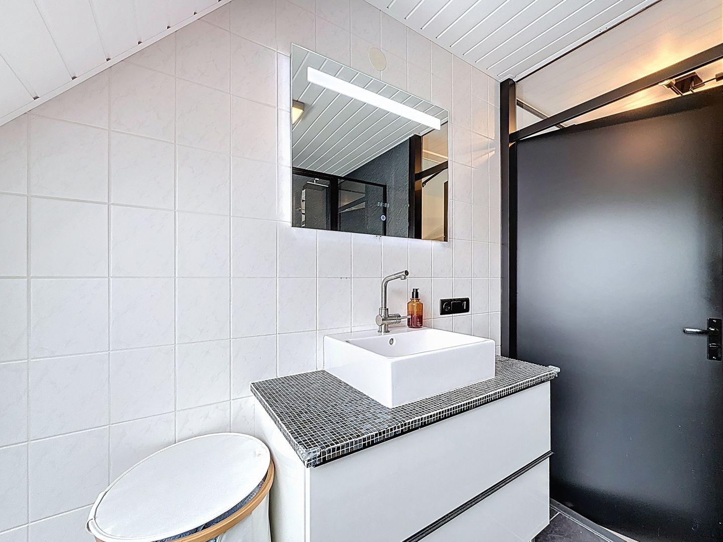 Photo 19 of Hanzestraat 15