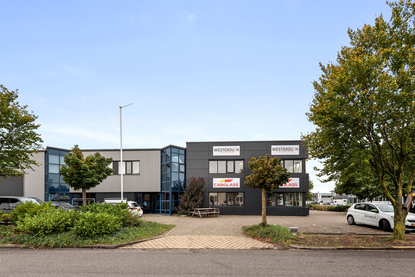 Bekijk foto 2 van Max Planckstraat 2
