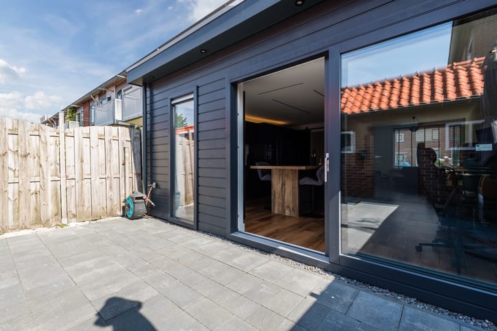 Photo 28 of Waalstraat 13