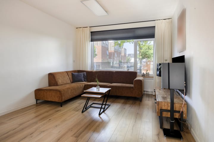 Photo 7 of Vincent Lübeckstraat 2