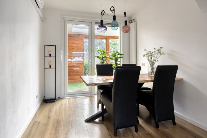 Photo 9 of Vincent Lübeckstraat 2