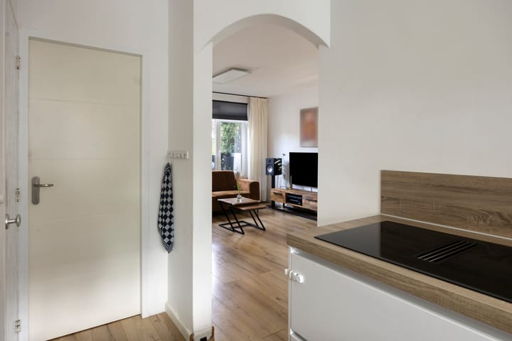 Photo 10 of Vincent Lübeckstraat 2