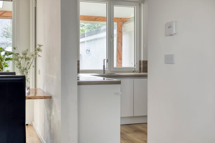 Photo 11 of Vincent Lübeckstraat 2