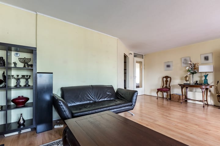 Photo 11 of Valkenburgerstraat 191