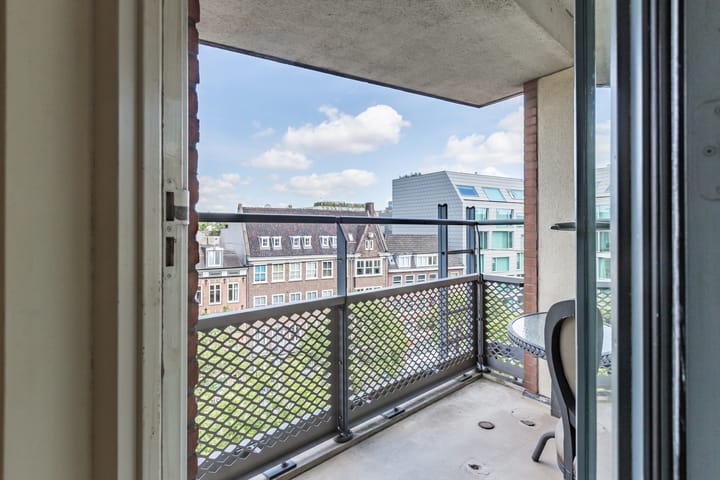 Photo 13 of Valkenburgerstraat 191