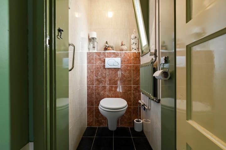 Photo 8 of Burg. Lovinkstraat 75