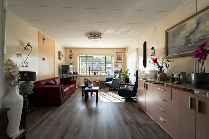 Photo 12 of Burg. Lovinkstraat 75