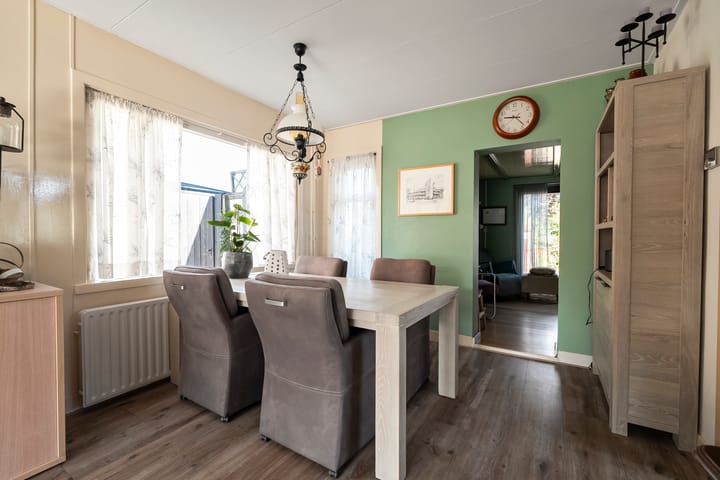 Photo 14 of Burg. Lovinkstraat 75