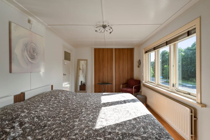 Photo 18 of Burg. Lovinkstraat 75