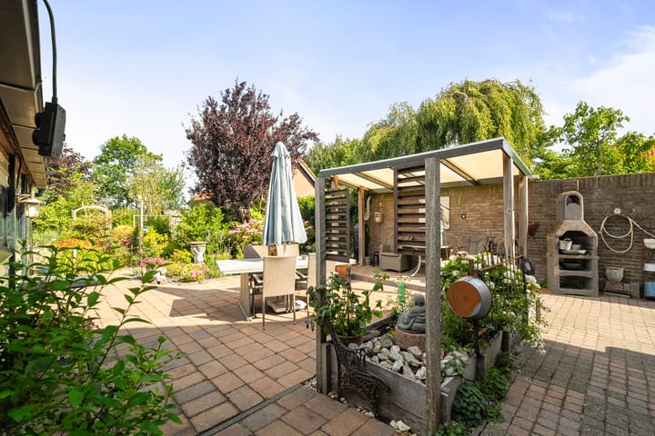 Photo 23 of Burg. Lovinkstraat 75