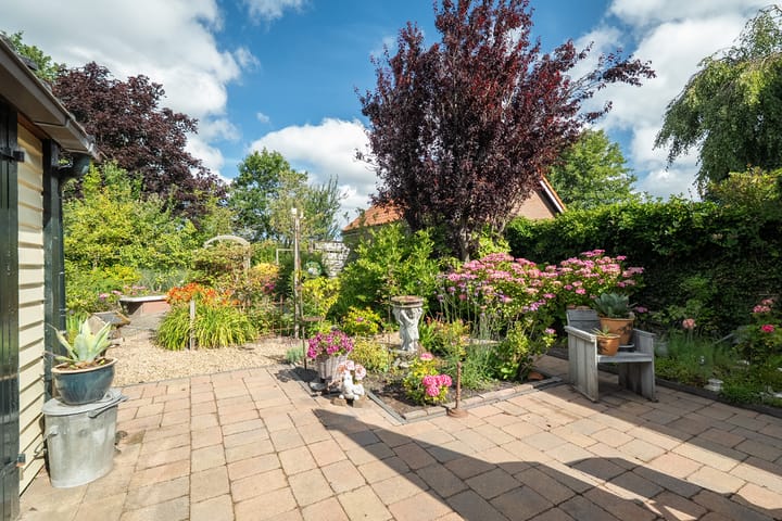 Photo 25 of Burg. Lovinkstraat 75