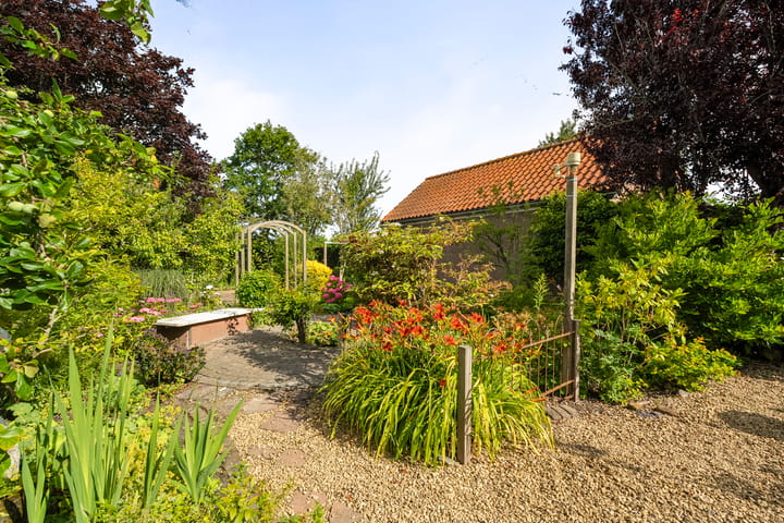 Photo 26 of Burg. Lovinkstraat 75