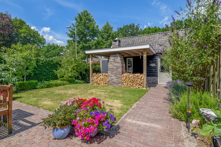 Photo 2 of Huisstee 1