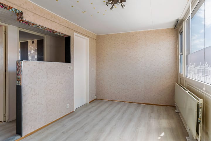 Photo 23 of Warmoezenierstraat 17