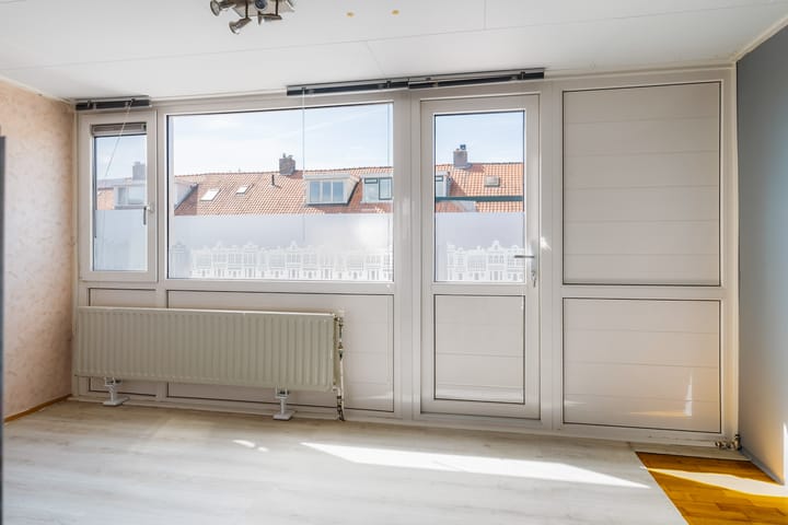 Photo 25 of Warmoezenierstraat 17