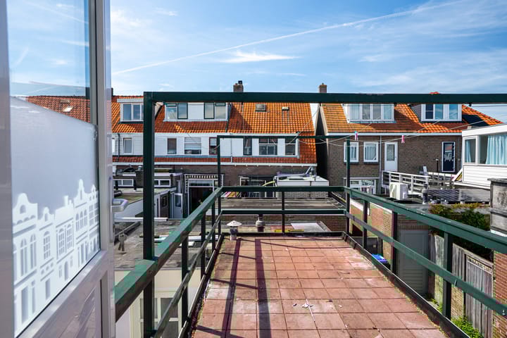 Photo 27 of Warmoezenierstraat 17