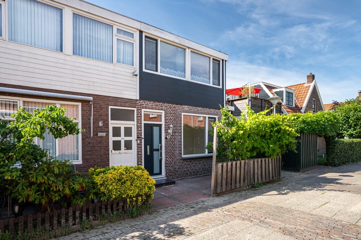 Photo 33 of Warmoezenierstraat 17