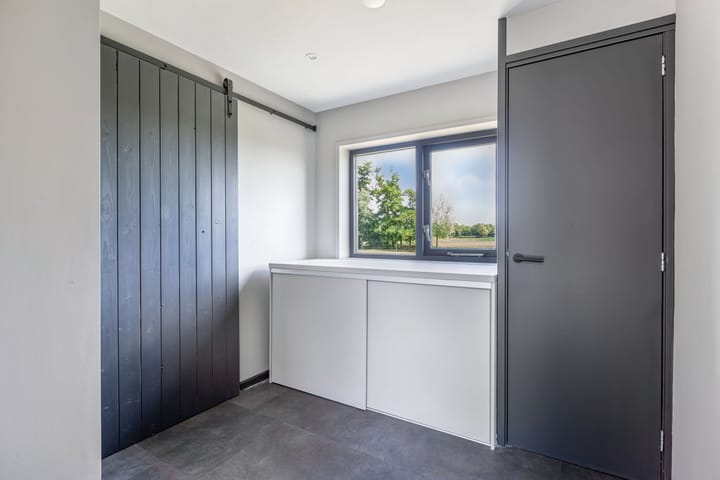 Foto 10 van Middenvaart 5