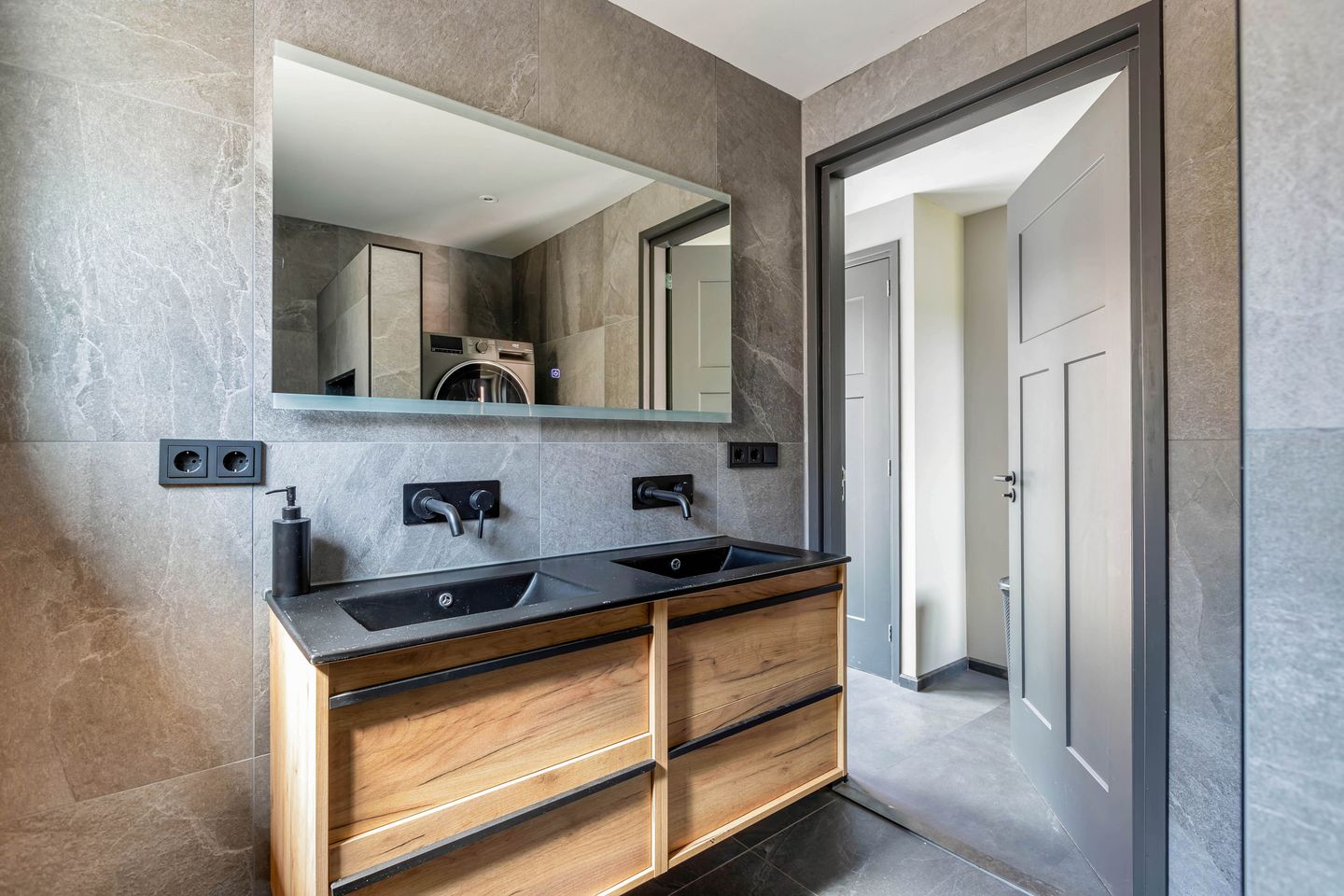 Foto 29 van Middenvaart 5