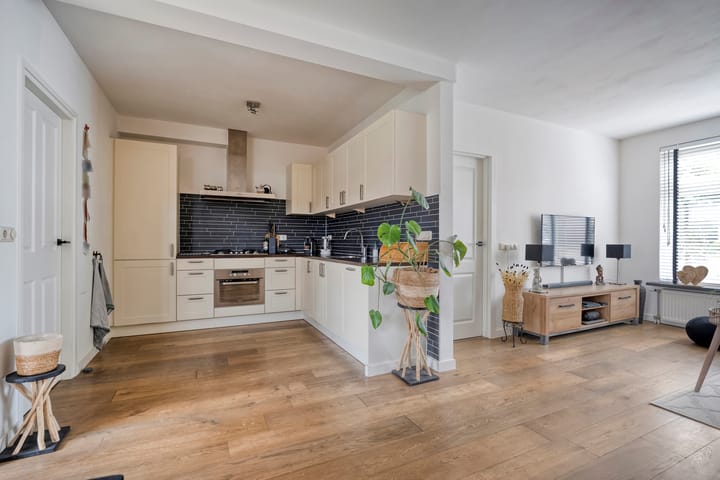 Foto 14 van Burg.van Höevellstraat 6