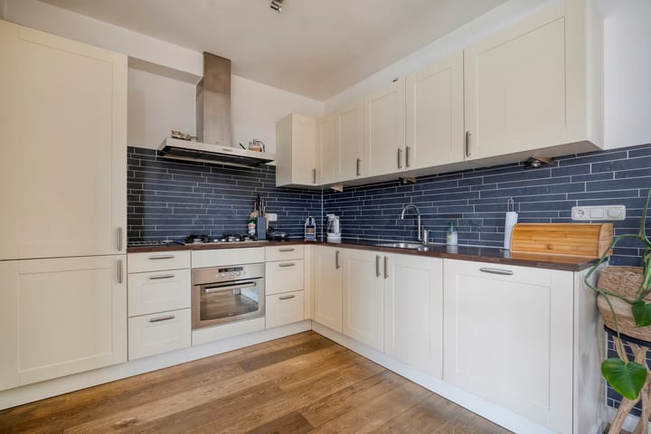 Foto 15 van Burg.van Höevellstraat 6