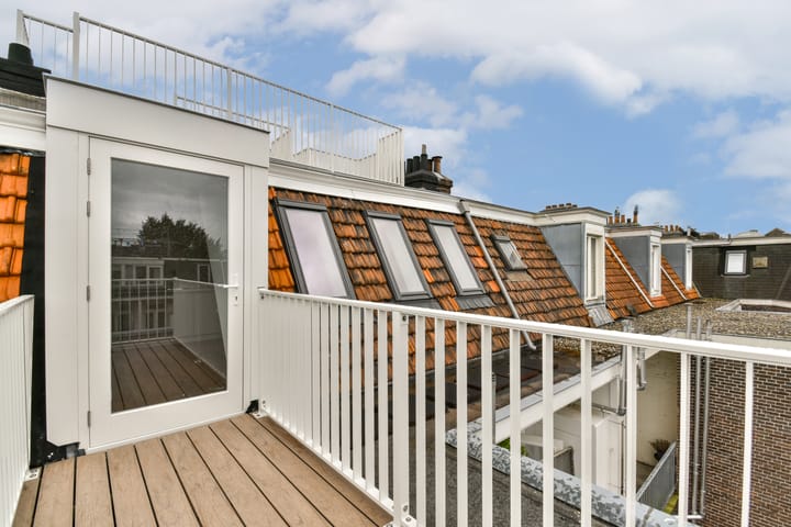 Photo 8 of Frederik Hendrikstraat 12-4