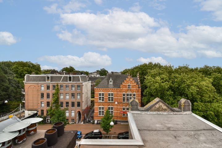 Photo 13 of Frederik Hendrikstraat 12-4