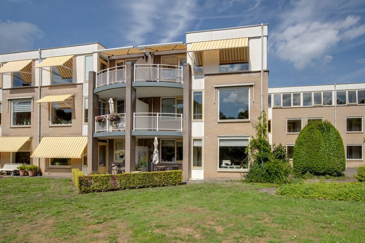 Photo 10 of Albert Schweitzerlaan 147