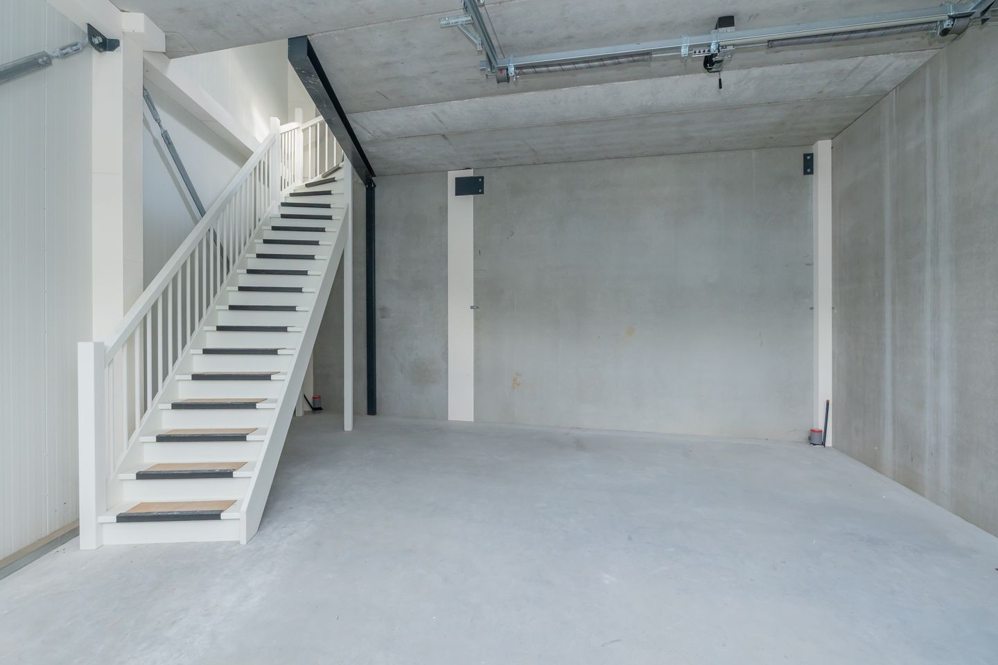 View photo 2 of Floris Versterlaan 62