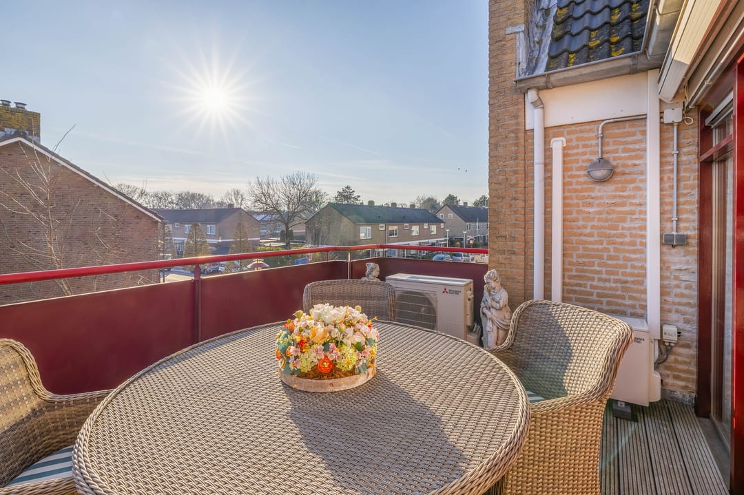 Foto 2 van Dorpsplein 25