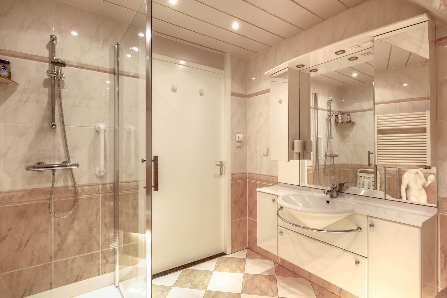 Foto 40 van Dorpsplein 25