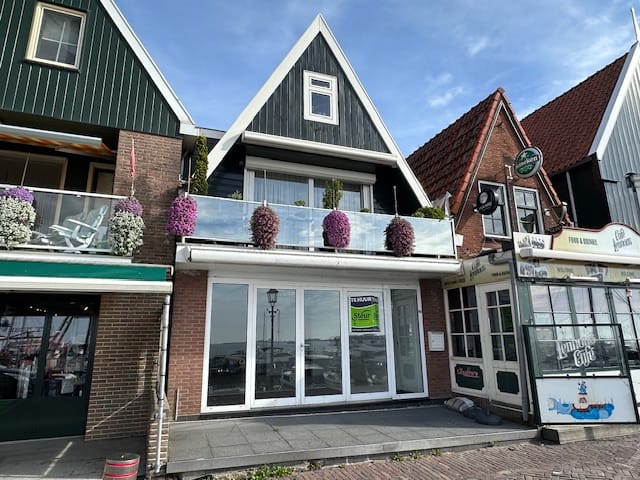 Haven 168, Volendam