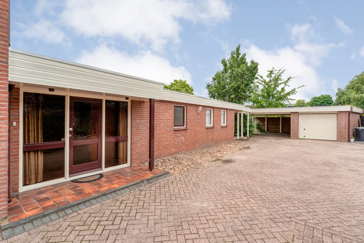 Photo 8 of Schoolstraat 17