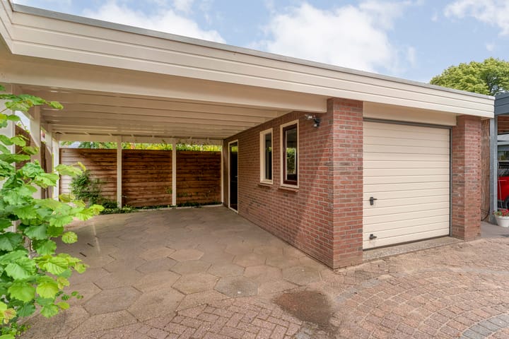 Photo 12 of Schoolstraat 17