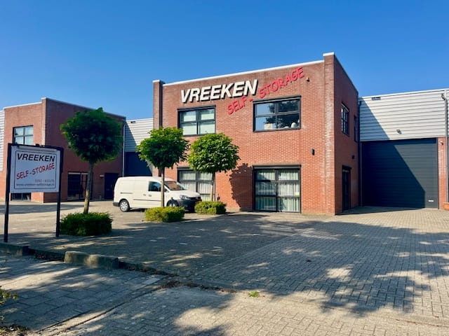 View photo 1 of Luzernestraat 20