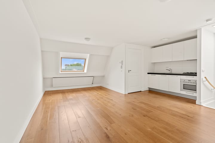 Photo 7 of Willem van Noortstraat 182-B