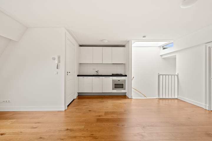 Photo 8 of Willem van Noortstraat 182-B