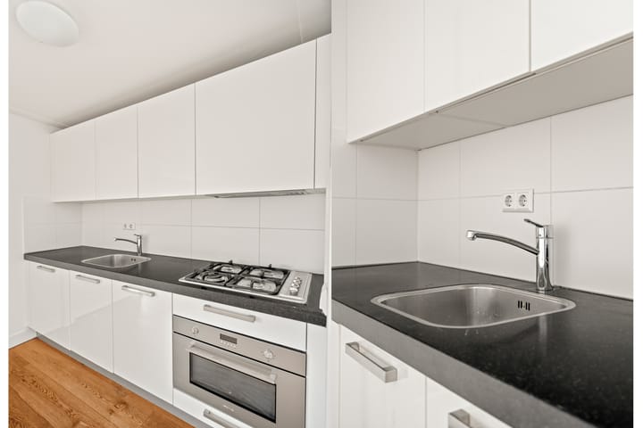 Photo 11 of Willem van Noortstraat 182-B