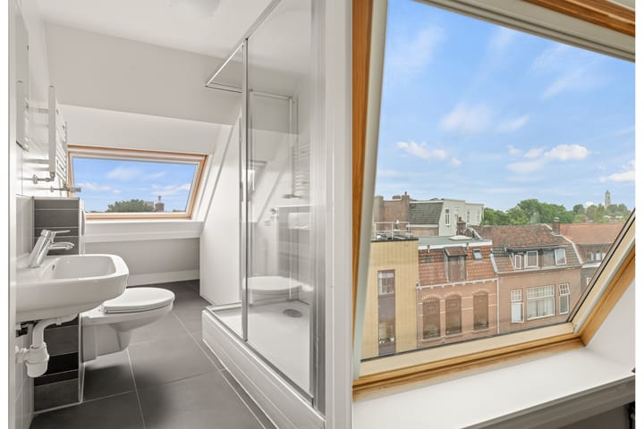 Photo 17 of Willem van Noortstraat 182-B